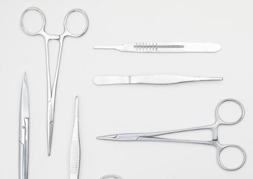How to clean surgical instruments